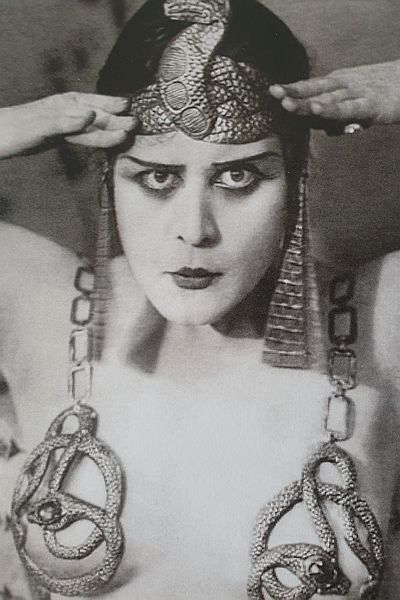 Cleopatra S Erotic Vagrancy Lesley Truffle Writer